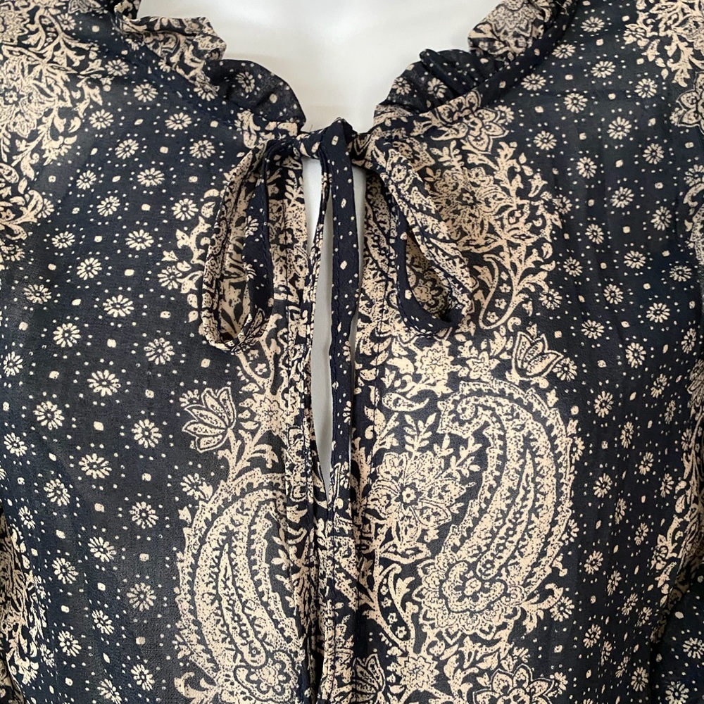 Adorable Paisley Blouse - Picture 4 of 6